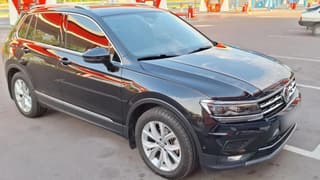 Max's black Volkswagen Tiguan